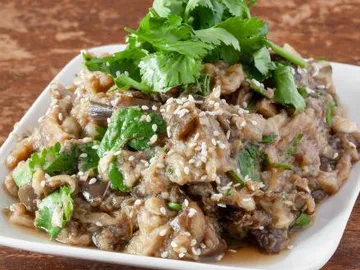 Aubergine vapeur à l'ail, servie froide