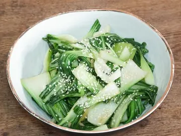 Légume vert de saison sauté à l'ail