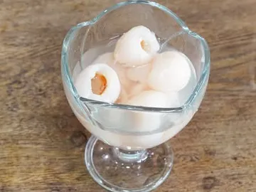 Lychees au sirop servis très frais